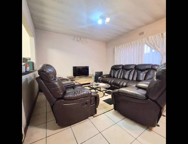 3 BEDROOM TOWNHOUSE FOR SALE IN BIRCHLEIGH